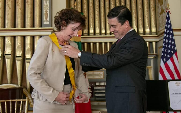 La Orden Mexicana del Águila Azteca es la más alta distinción que entrega el gobierno de México a extranjeros, y se otorga en reconocimiento por servicios prominentes prestados a la Nación Mexicana o a la humanidad. (ESPECIAL)
