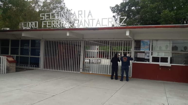 Los estudiantes fueron evacuados por la amenaza. (EL SIGLO COAHUILA)