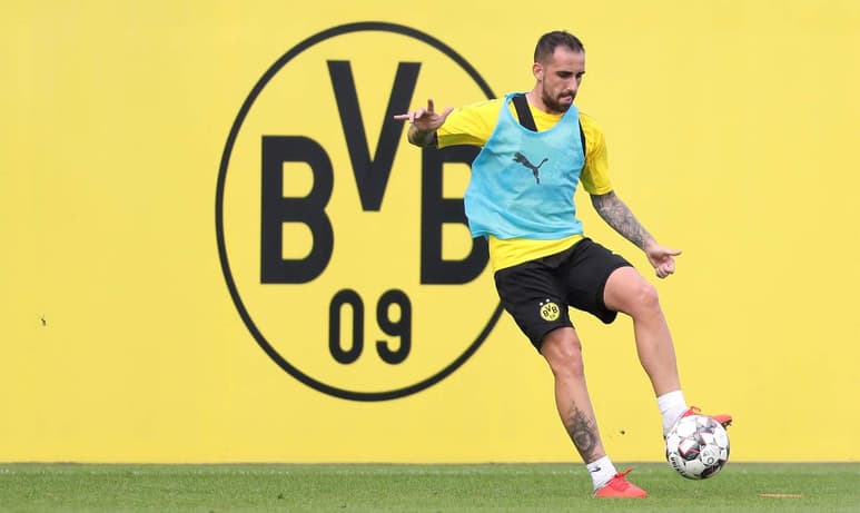 El exjugador del Valencia y Barcelona ha participado en ocho juegos con Dortmund esta temporada, seis en Liga de Alemania y dos en la Champions League.