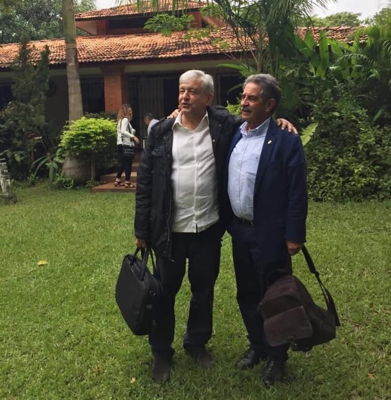 Esta mañana ambos políticos volaron hasta Palenque, ciudad cercana a la finca 'La Chingada', propiedad de López Obrador, según publicó el político cántabro en redes sociales. (TWIITER)