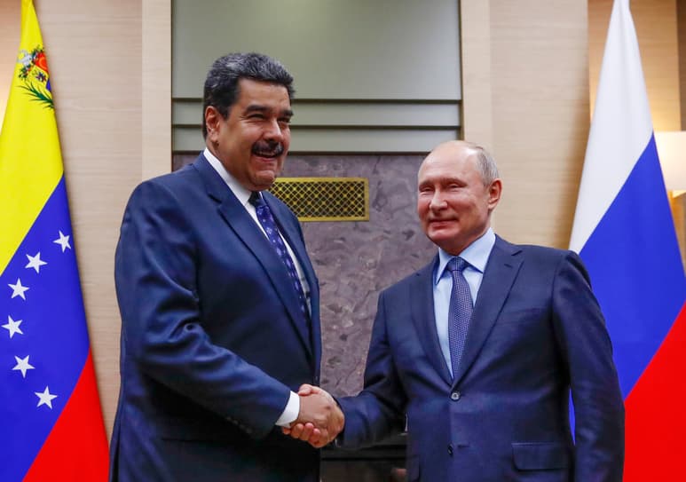 Respaldo. Maduro se mostró 'muy contento' de encontrarse en Rusia, donde hace un año logró la reestructuración de la deuda. (AP)