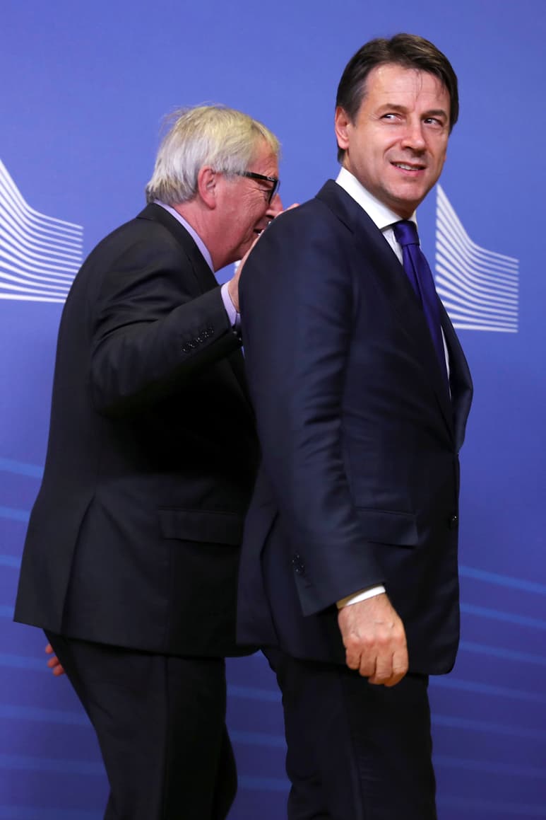 Decisión. Italia propuso hoy bajar su objetivo de déficit para 2019 del 2.4 % del PIB al 2.04 %. (AP)