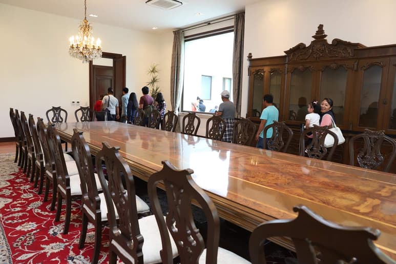 El presidente Andrés Manuel López Obrador aseguró que en la ex residencia oficial de Los Pinos, al parecer, faltan algunas obras de arte, pinturas y muebles, pero pidió no hacer un escándalo y esperar a la revisión que su gobierno hace al patrimonio de los mexicanos. (EL UNIVERSAL)