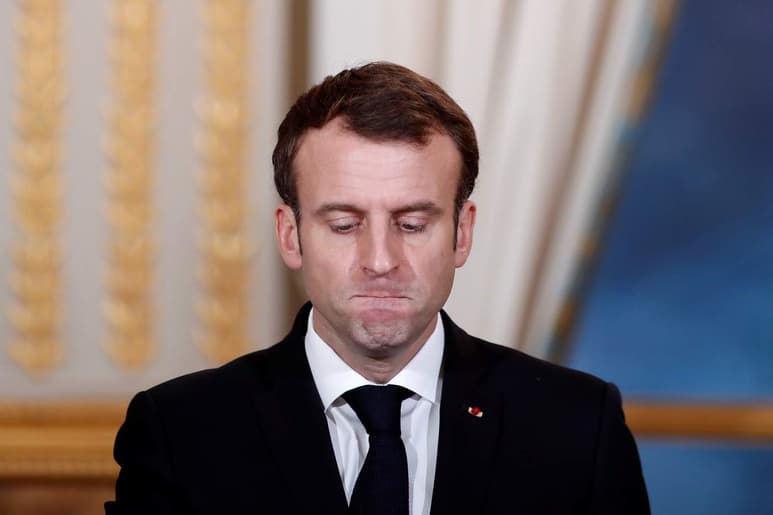 Desde hace años, los presidentes de esta nación europea difunden por televisión un mensaje de felicitación al país, pero en la noche del 31 de diciembre. En esta ocasión, Macron decidió adelantarlo, aunque no descartó ofrecerlo también el último día de 2018. (ARCHIVO)