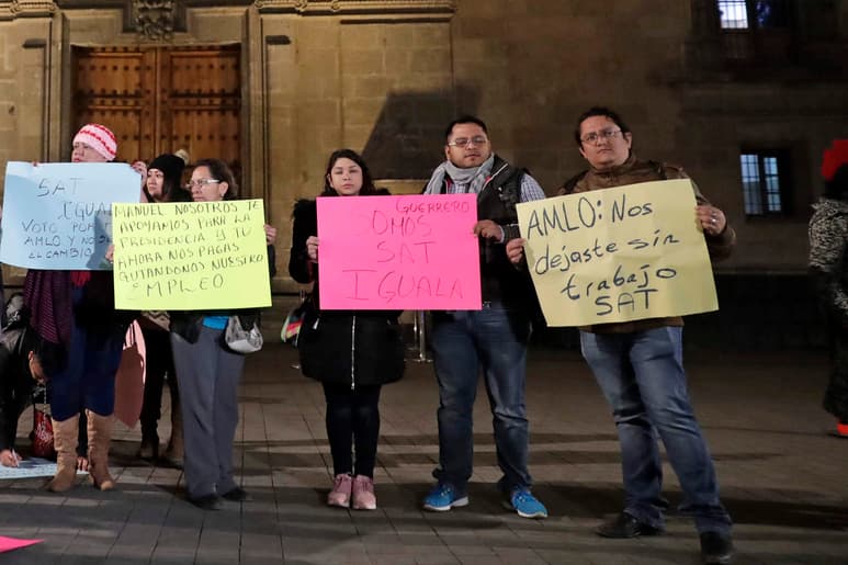 Por medio del grupo de WhatsApp SomosSAT, ex trabajadores del organismo federal se han organizado para nombrar a sus representantes por estado o por oficina desconcentrada y que puedan tener la facultad de tomar decisiones. (EL UNIVERSAL)