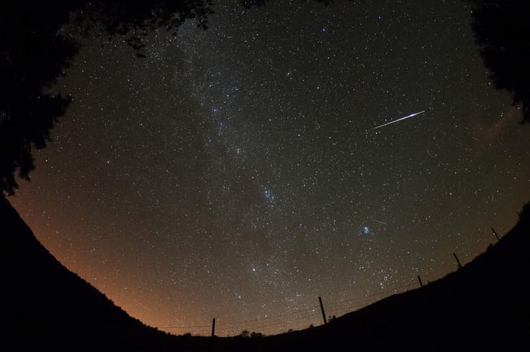 El cielo nocturno se aprecia con mayor claridad y nitidez, debido a que la Tierra se orienta hacia el lado opuesto del centro de la Vía Láctea. (ARCHIVO)