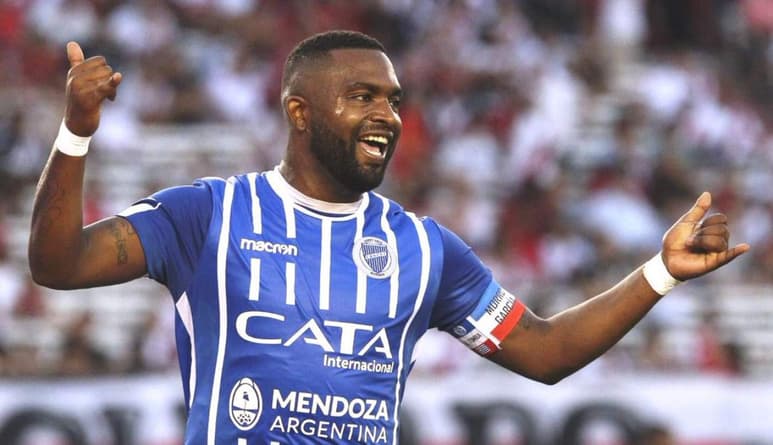 Equipos como Huracán, Estudiantes de la Plata y River Plate estarían interesados en hacerse de los servicios del jugador de 28 años. (Jam Media)