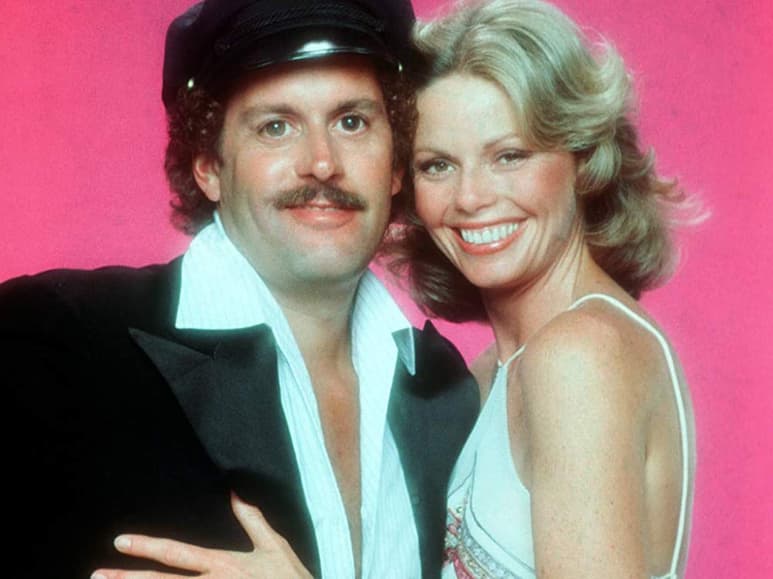 Tras irrumpir en la escena, Dragon y Tennille se casaron en 1975 y un año después condujeron juntos un programa de variedades. Se divorciaron en 2014 pero su buena amistad continuó. (ARCHIVO)