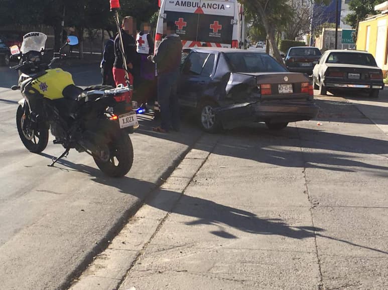 Presuntamente se pasó una luz roja en el semáforo. (EL SIGLO DE TORREÓN)