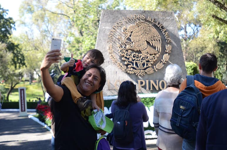 De todos. Con la llegada de Andrés Manuel López Obrador, Los Pinos dejaron de ser la residencia oficial y ahora se ha convertido en un centro cultural.