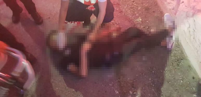 Baleado. El menor aún con vida fue trasladado al Hospital Universitario de Torreón, sin embargo falleció en el trayecto. (EL SIGLO DE TORREÓN)