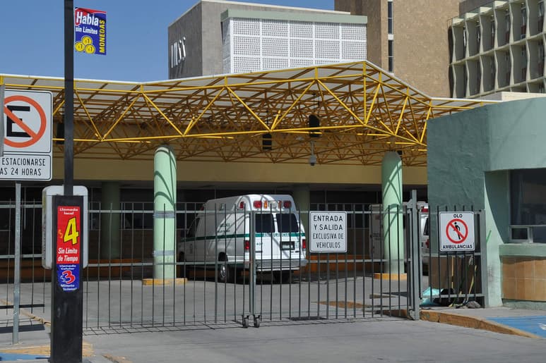El hombre fue trasladado al área de Urgencias de la clínica 16 del IMSS donde falleció. (ARCHIVO)