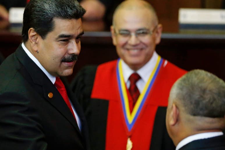 Juramentó este jueves al cargo como presidente ante el Tribunal Supremo de Justicia en un hecho inédito y en abierto desafío a la Asamblea Nacional. (AP)