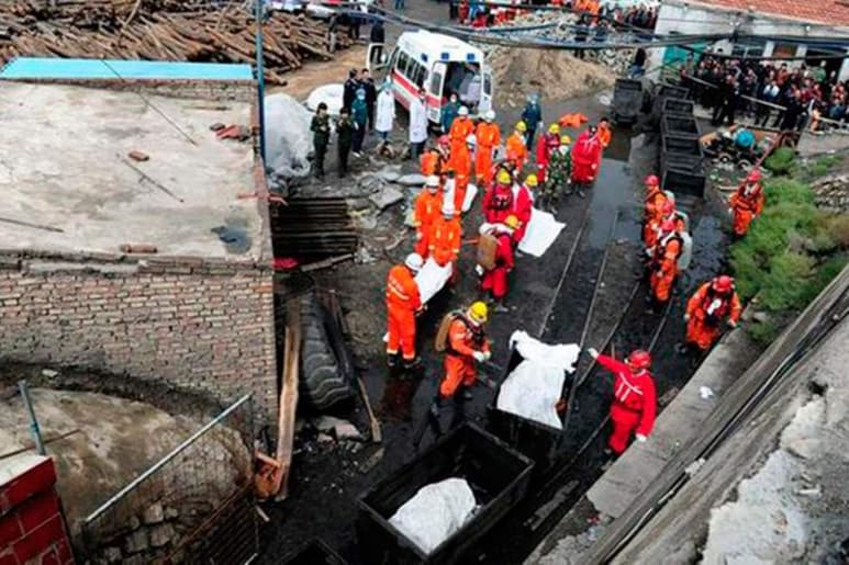 El accidente ocurrió sobre las 16:30 hora local (08:00 GMT) cuando una parte de la mina, donde trabajaban 87 personas, se vino a bajo por motivos que están siendo investigados. (ARCHIVO)