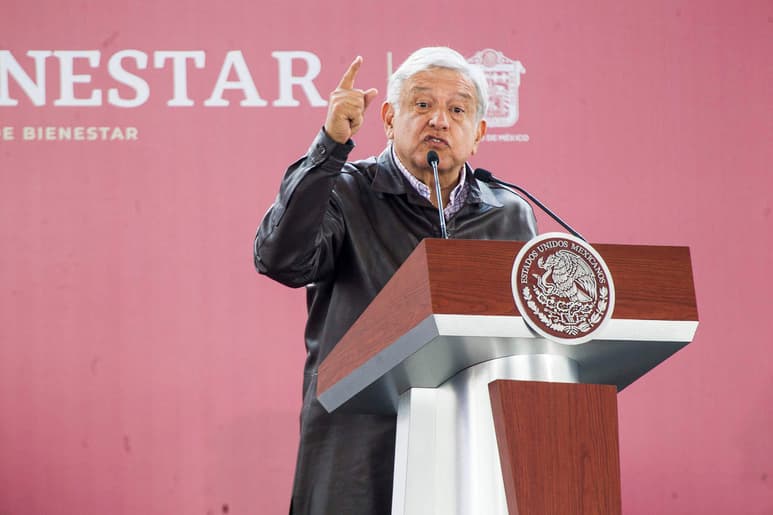 López Obrador llamó a las poblaciones por donde pasen ductos de Pemex 'a que no le sigan el juego a los corruptos y no proteja a esos delincuentes'. (NOTIMEX)