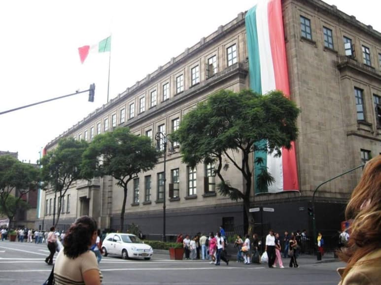 La suspensión solicitada por la Cofece buscaba que sus funcionarios no fueran sancionados por ganar más de 108 mil pesos mensuales, salario asignado al titular del Ejecutivo. (ARCHIVO)