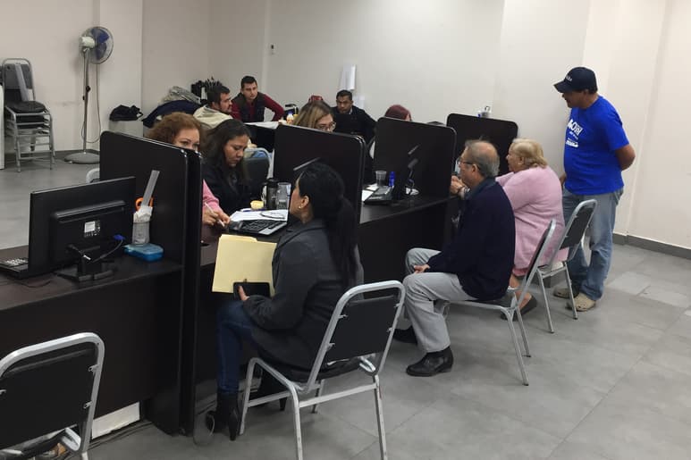Recursos. Adultos mayores inscritos en el desaparecido 65 y Más, ya recibieron su apoyo doble, pero sólo aquéllos que tienen tarjeta. (GUADALUPE MIRANDA)