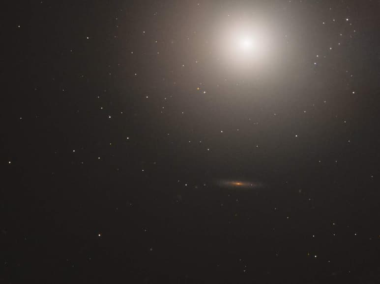 Se aprecia como una gran bola formada por cerca de 100 mil millones de estrellas. (TWITTER)