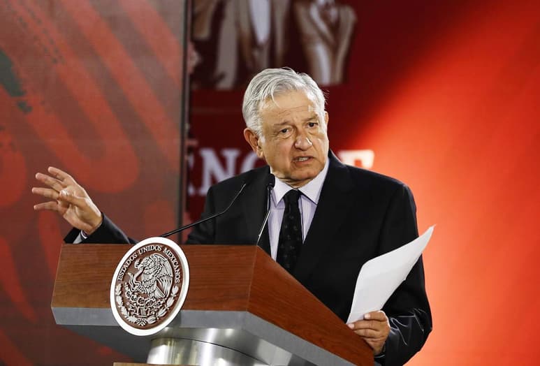 El presidente informó que el gobierno federal busca comprar 500 pipas para garantizar abasto de combustible. (NOTIMEX)
