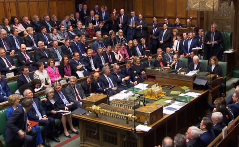 El Parlamento rechazó el acuerdo sobre el Brexit con tuvieron 432 votos en contra y 202 a favor. (AP)
