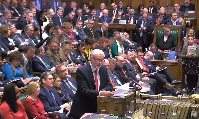 El jefe de la formación que lidera la oposición en el Reino Unido recordó a la 'premier' que su Ejecutivo experimentó ayer la 'peor derrota' de un Gobierno en 'la historia de la democracia' británica. (EFE)