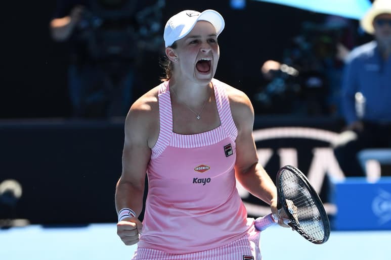 Ashleigh Barty celebra tras vencer a Maria Sharapova.