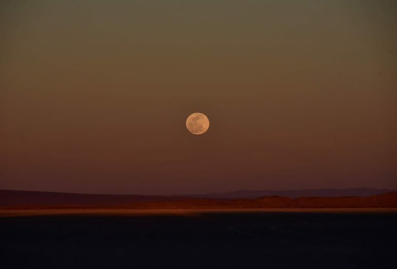Superluna desde La Laguna de Mayrán. (ÉRICK SOTOMAYOR)