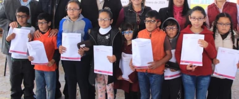 Entregan resultados del programa Salud Integral en otros tres municipios de la región Lagunera de Durango, con el cual se realizan revisiones médicas, nutricionales y visuales a niños de escuelas. (EL SIGLO DE TORREÓN)