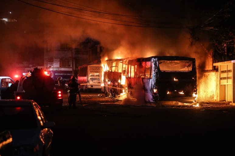El presidente de México, Andrés Manuel López Obrador, reconoció este miércoles que se 'va a tardar un poco' en reducir la violencia en el país, que en 2018 registró nuevas cifras récord con 33,341 asesinatos, un 15.5 % más que en 2017. (EFE, 2018)