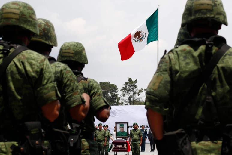 De 2006 a 2018, sexenios en los que el gobierno mexicano intensificó el combate al crimen organizado, murieron 542 soldados: 288 en el mandato del ex panista Felipe Calderón y 254 en el del priista Enrique Peña Nieto. (ARCHIVO)