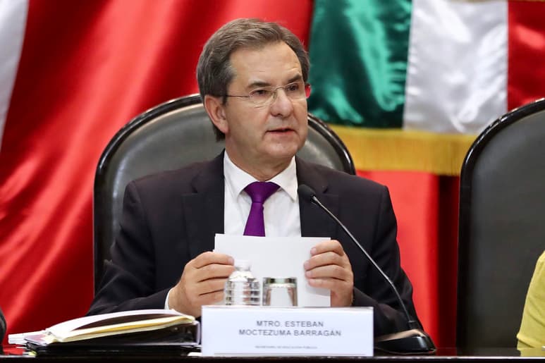 El funcionario federal criticó también que esa reforma desplegó un derroche millonario de publicidad y redujo recursos necesarios para la actualización docente. (EL UNIVERSAL)