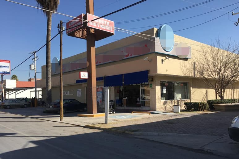 Robo. Uno de los negocios afectados se encuentra ubicado sobre el Paseo de La Rosita de la colonia Campestre La Rosita. (EL SIGLO DE TORREÓN)
