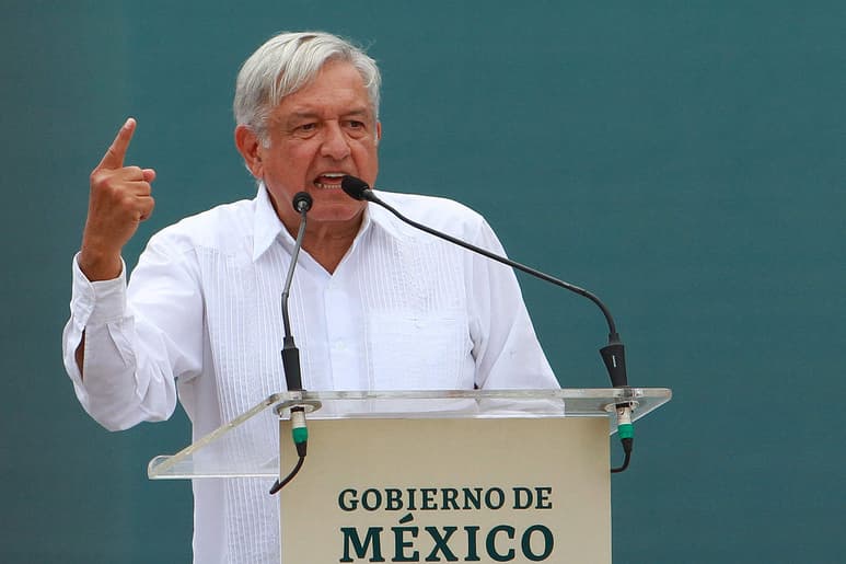 Afirmó que con el combate al ilícito del robo de hidrocarburos, la corrupción y la impunidad, se está dando en el clavo. (NOTIMEX)