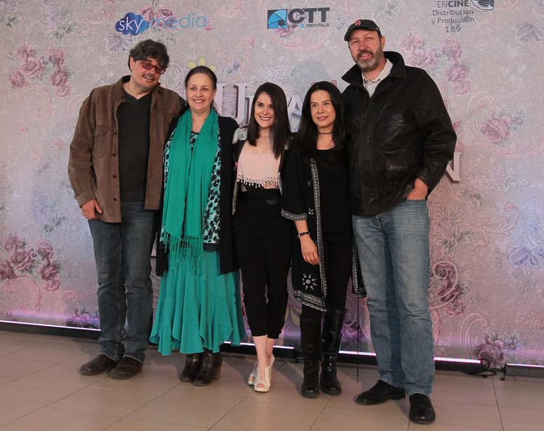 Película. Una familia con madre se estrenará en los cines de México el próximo 8 de febrero.