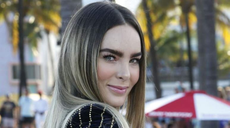 La cantante subió a sus redes sociales una foto donde luce su sonrisa con brackets. (ESPECIAL)