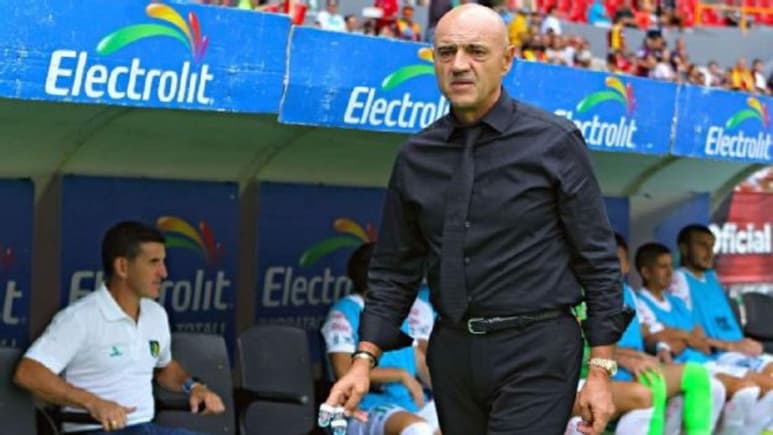 Durante el partido de la Copa MX, ante el TM Futbol Club, estuvo presente en el Estadio Cuauhtémoc, a su lado se observó al Coordinador de Inteligencia Deportiva del Puebla, Fabián Peña. (ARCHIVO)