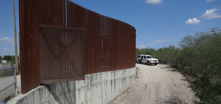 No cambia. Trump afirmó que es el momento en el que el Congreso debe frenar la inmigración ilegal. (ARCHIVO)