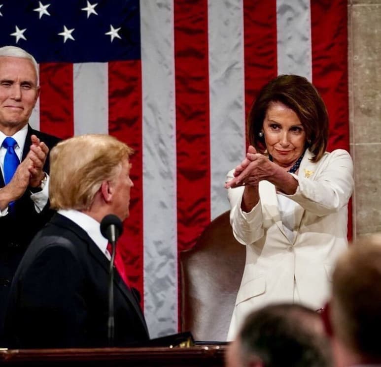Viral. El aplauso de la demócrata Nancy Pelosi al discurso de Trump se convirtió en meme para las redes sociales. (TWITTER)