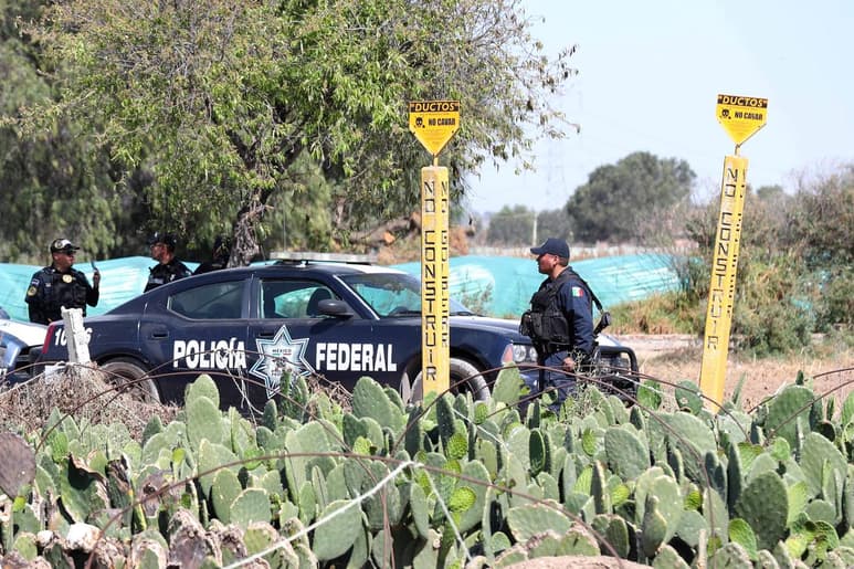 El presidente Andrés Manuel López Obrador exhortó al Congreso de la Unión a que 'ya apruebe' la iniciativa para elevar a delito grave el robo de combustible, para que puedan sujetar al proceso penal a los presuntos responsables. (ARCHIVO)