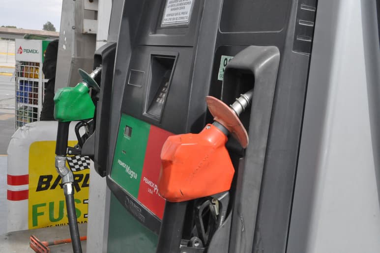 Gasolina. Aunque no es un problema generalizado, se suman más estaciones a la falta de suministro de gasolina Prémium. (FABIOLA P. CANEDO)
