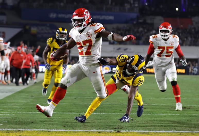 Los Browns de Cleveland decidieron darle una segunda oportunidad a Kareem Hunt, excorredor de los Jefes de Kansas City.