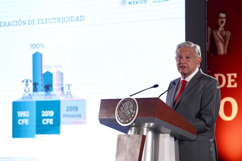 La Cámara Española de Comercio en México (Camescom) pidió este martes 'certidumbre' en el sector energético luego de que el presidente Andrés Manuel López Obrador acusara a firmas privadas y a exfuncionarios de debilitar la estatal Comisión Federal de Electricidad (CFE). (EL UNIVERSAL)
