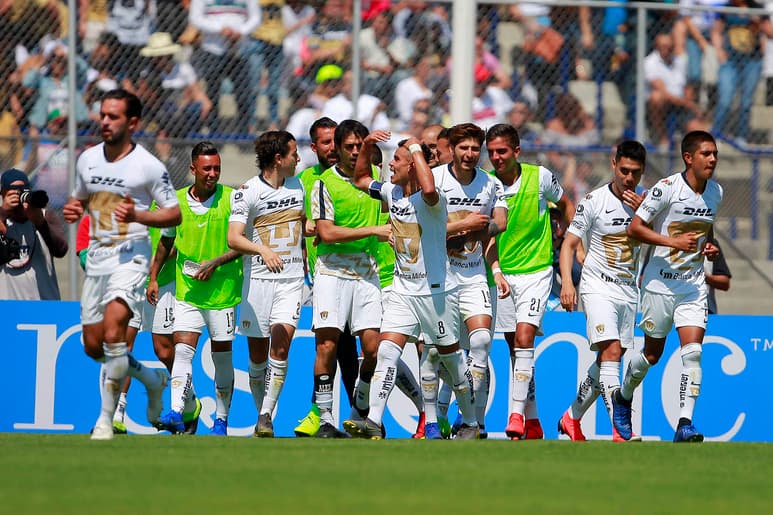 Los jugadores de Pumas festejan el tanto de la victoria anotado por el paraguayo Carlos González. (Jam Media)