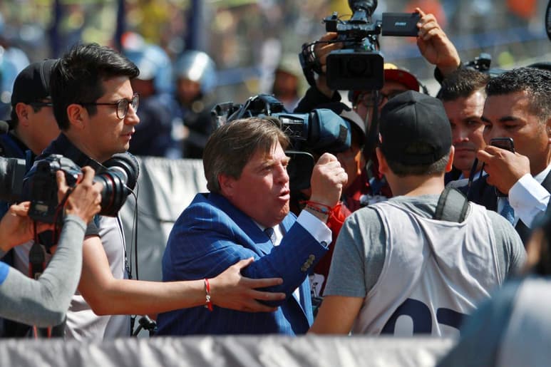 Miguel Herrera enfrentó a un elemento de la prensa que se burló de él tras el partido ante Pumas.