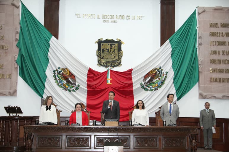 Aunque la sesión de comisión se alargó, no se llegó a un acuerdo, debido a que cuatro de los siete diputados no quisieron votar.