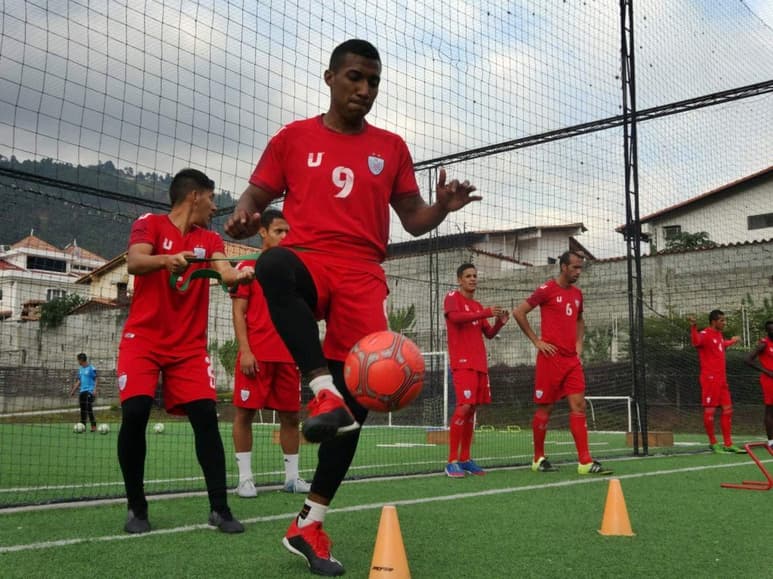 El futbolista regiomontano Lorenzo Luz Rodríguez asegura ser un privilegiado por jugar en Venezuela. (Especial)