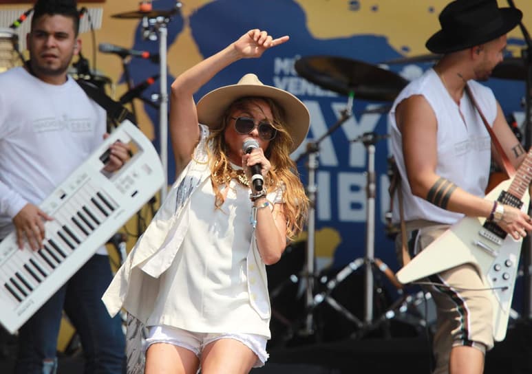 Paulina Rubio se presentó en el concierto. (EFE)
