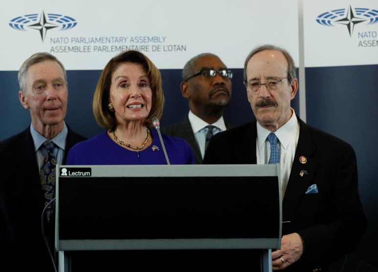Constitución. Nancy Pelosi, líder demócrata ofrece una rueda de prensa para plantear la estrategia.