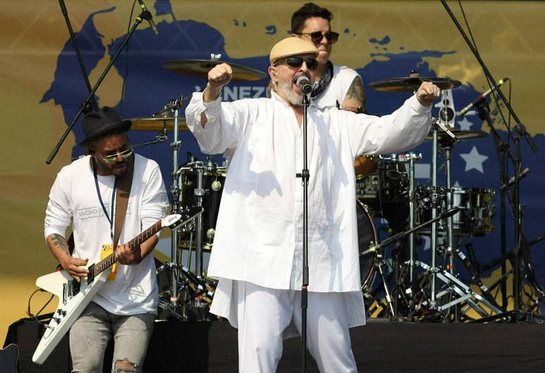 En concierto. El intérprete español participó el viernes en el festival Aid Live, organizado en la frontera colombiana.