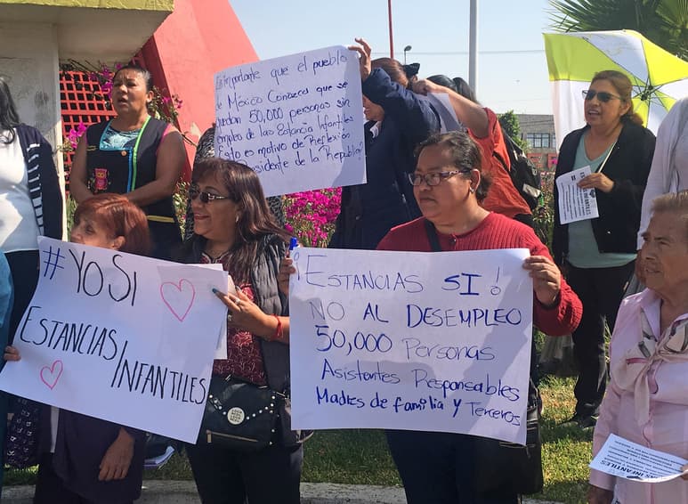 Protestas. Varias educadoras en Ciudad Neza, exigieron que el programa de estancias infantiles continúe. (EL UNIVERSAL)